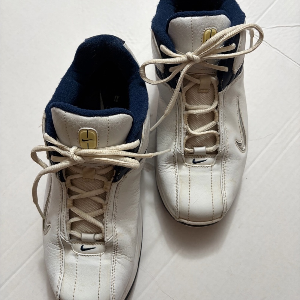 Vintage 2004 Nike Air model White and Navy Men's Sneakers size 10.5